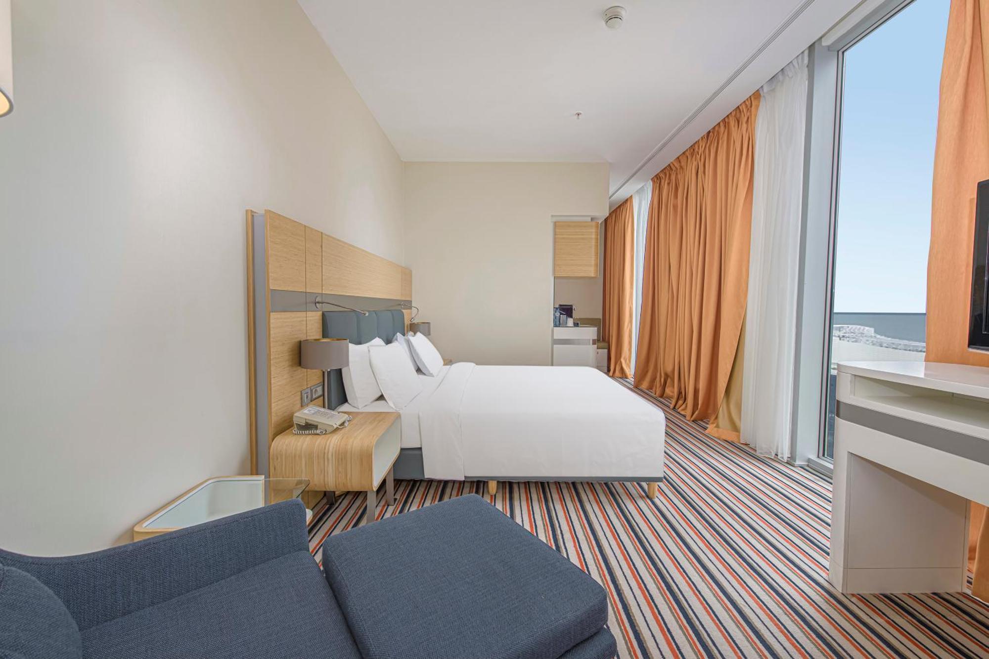 Radisson Blu מלון באטומי